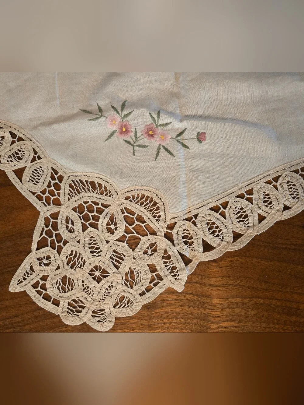 Embroidered Floral Design -Cream MANTLE/BUFFET RUNNER w/Lace Trim 17